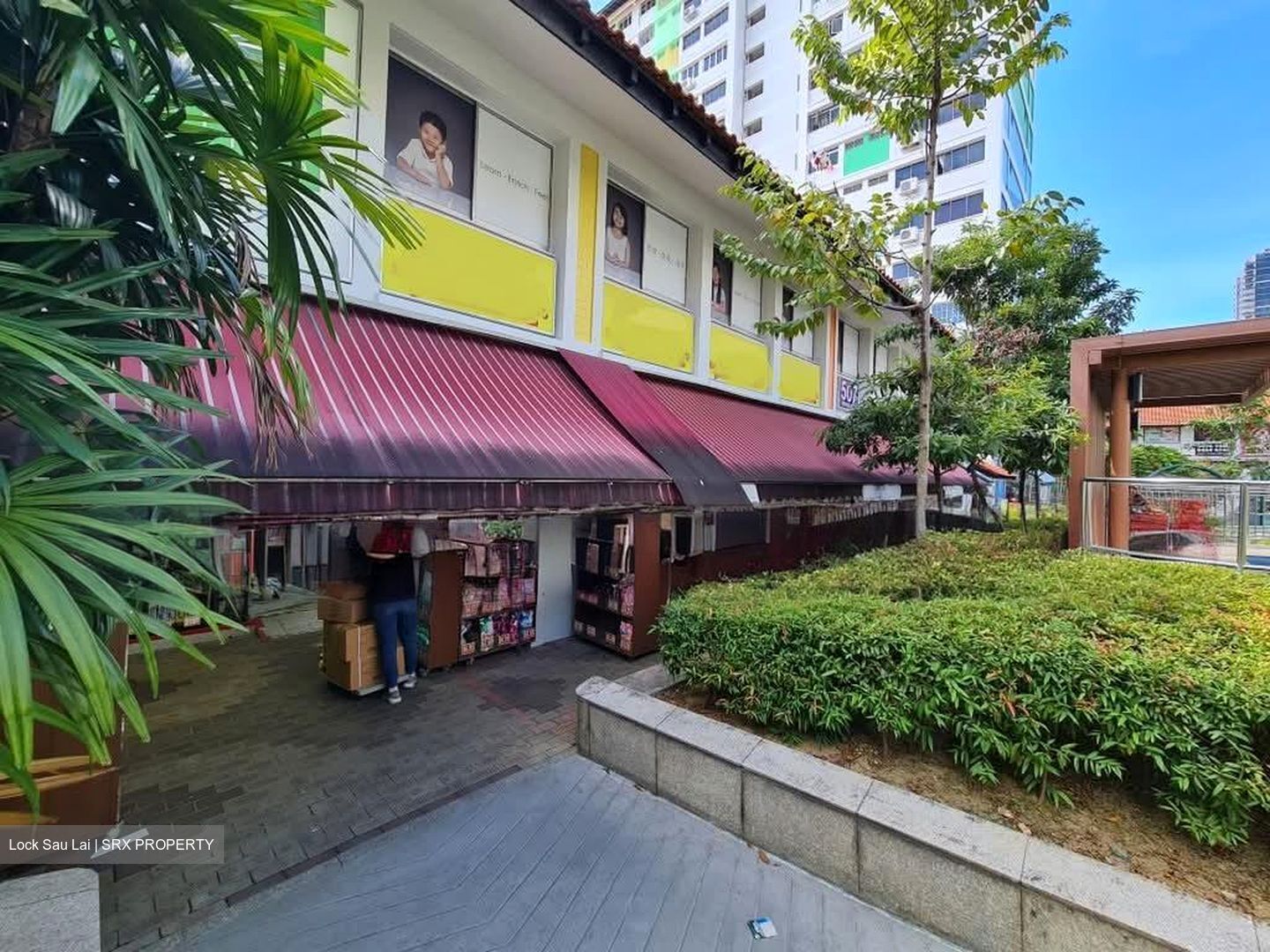 Bishan Street 11 (D20), Shop House #581129101